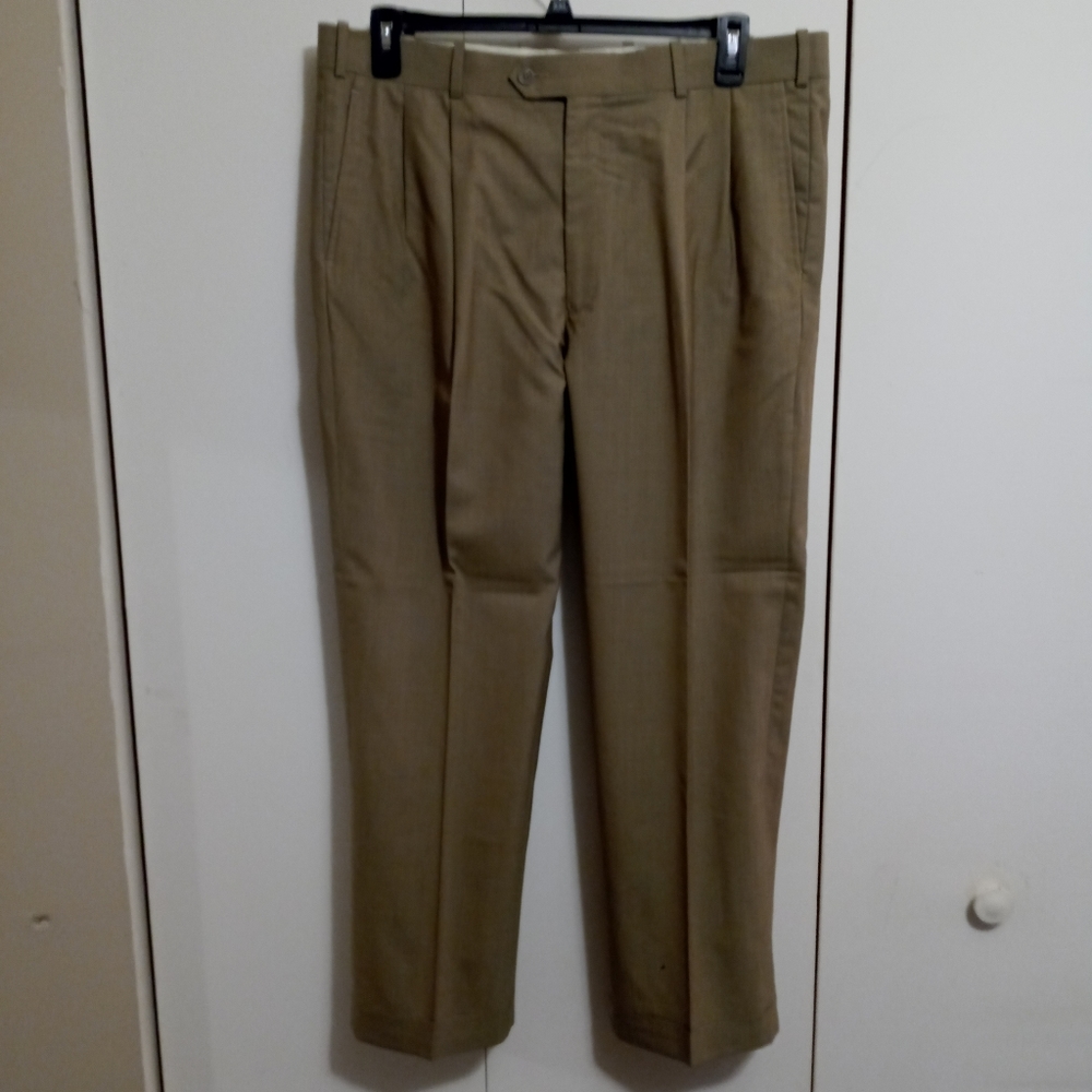 100% wool Roberto Rosso pleated tan dress slacks